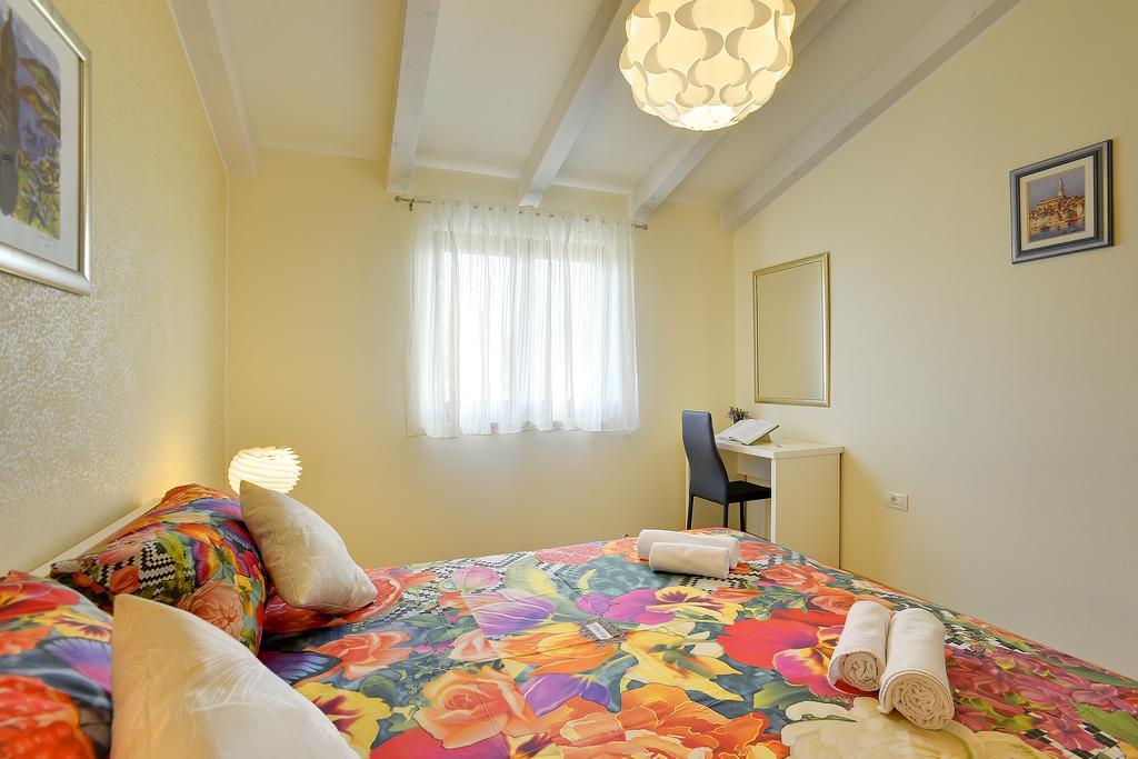 Apartment Rita 1 Rovigno Esterno foto